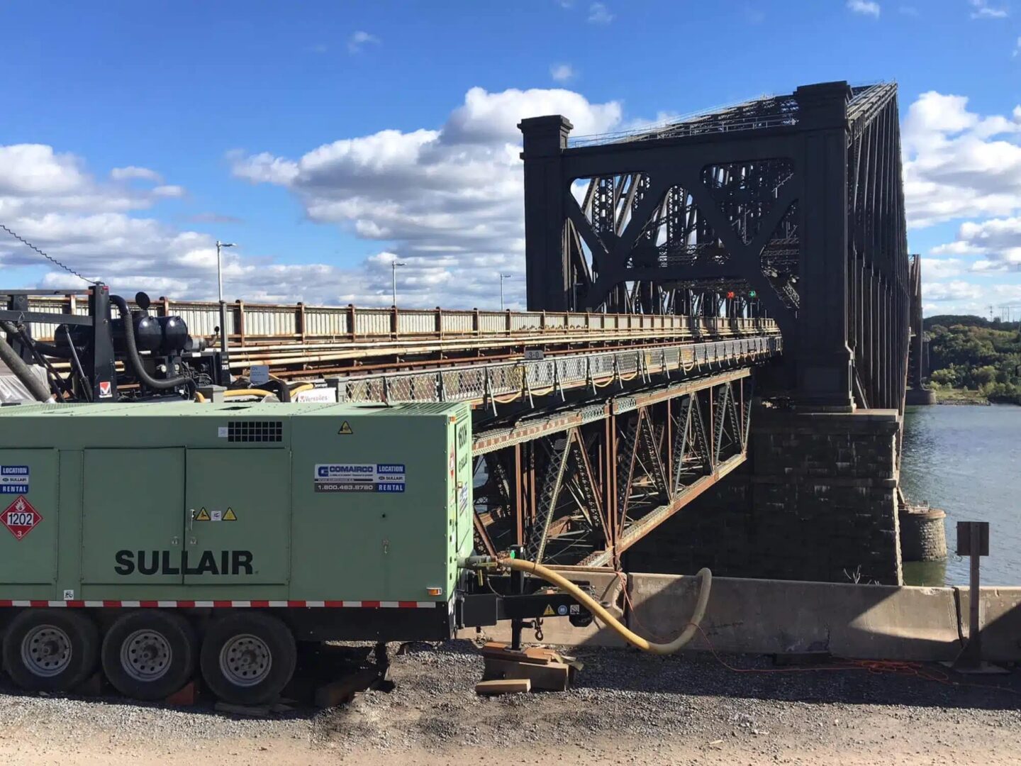 Quebec bridge portable compressors Sullair